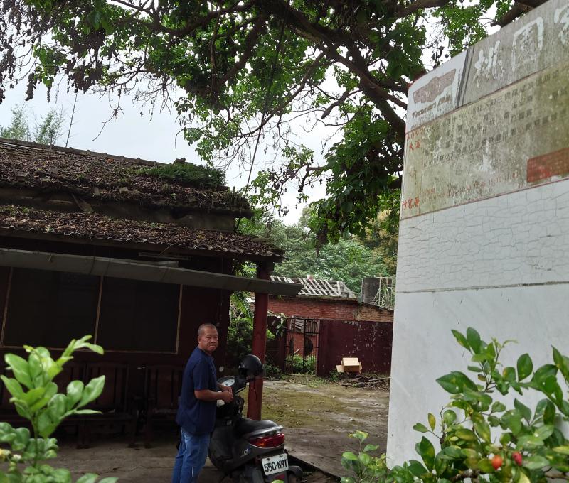 只剩客運站牌上的頭竂城。照片拍攝者：洪光君／拍攝日期：2021/4/15