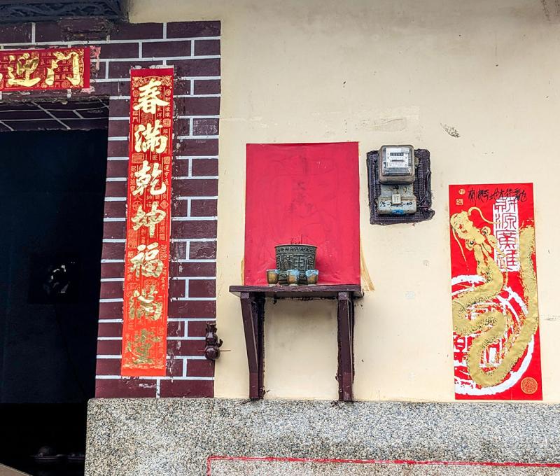 楊氏合院祖廳外左牆天公爐(客家清簡特色) 照片提供者：李華彥 / 拍攝日期：2024/04/27