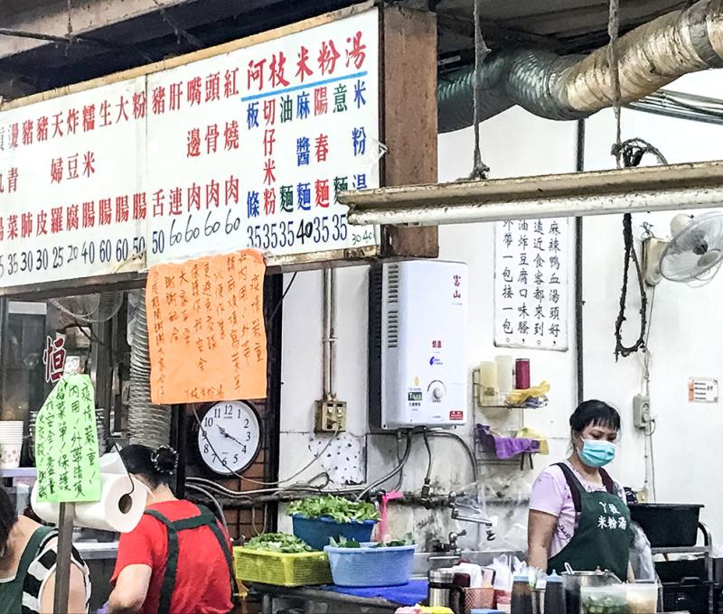 公有市場內人氣米粉湯。照片拍攝者：方文樹 / 拍攝日期：2022/09/16