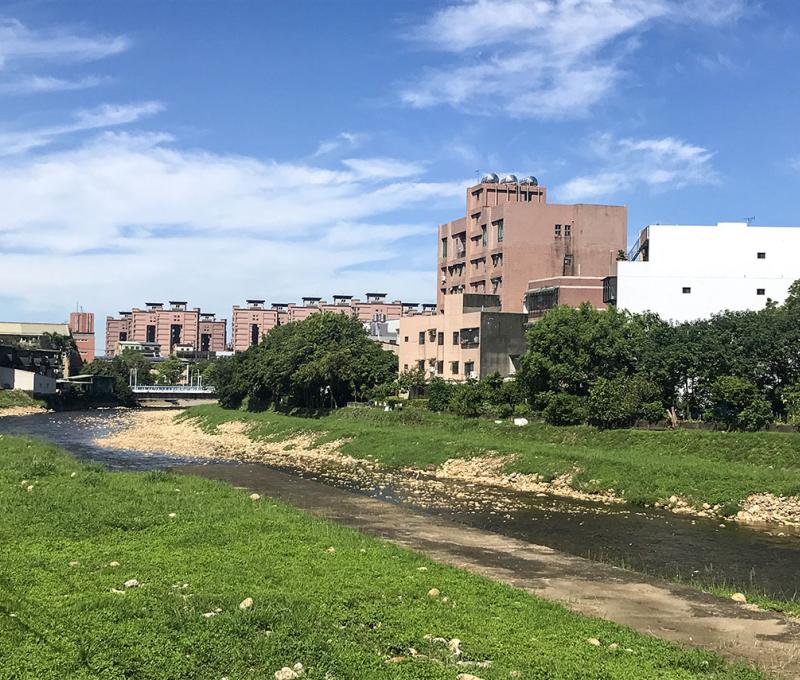 南崁溪旁大樓林立。照片提供者：方文樹 / 拍攝日期：2023/09/10