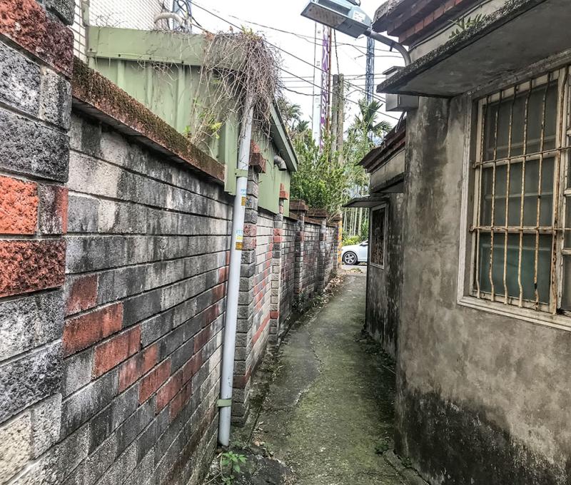 緊挨著的房屋。照片拍攝者：方文樹 / 拍攝日期：2022/3/16