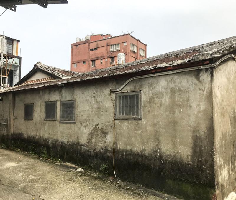水泥牆面的矮房子。照片拍攝者：方文樹 / 拍攝日期：2022/3/16