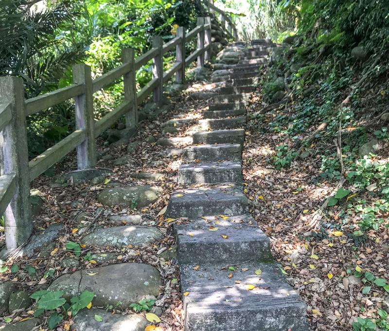 大平紅橋橋頭邊的古道。照片拍攝者：方文樹／拍攝日期：2022/04/13