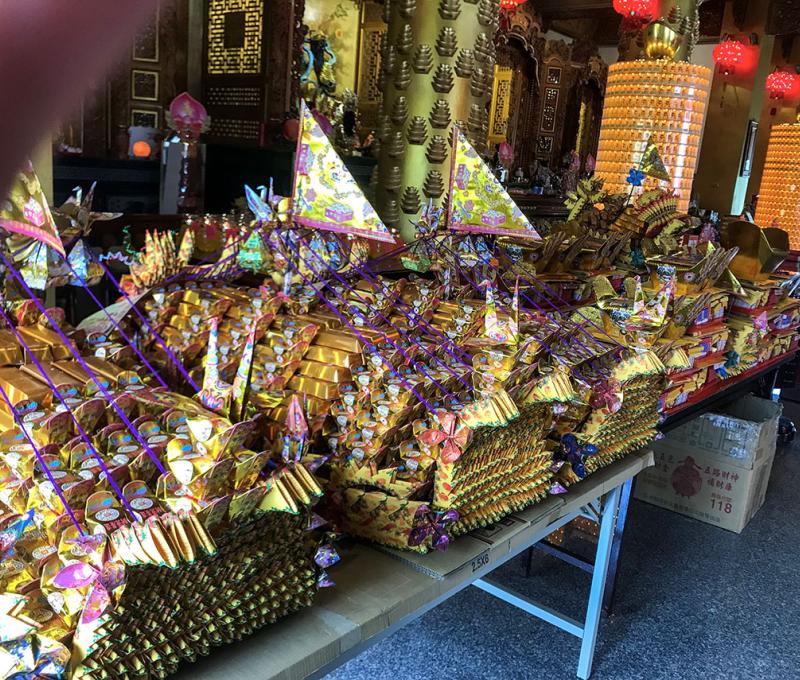   	象徵財富的龍船(新廟)。照片拍攝者：方文樹／拍攝日期：2022/04/13