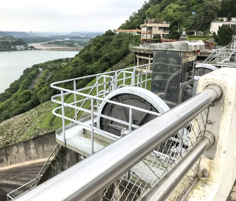 從壩頂遠眺。照片拍攝者：方文樹 / 拍攝日期：2022/04/13