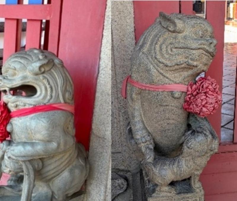 元清觀門口的一對清代石獅。（照片提供者：英語系碩士班巫宜臻、特教系碩士班林承逸）