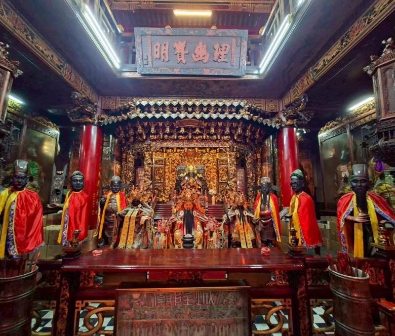 城隍廟文武判官群。（照片提供者：英語系碩士班洪善慈 美術系林佳恩）