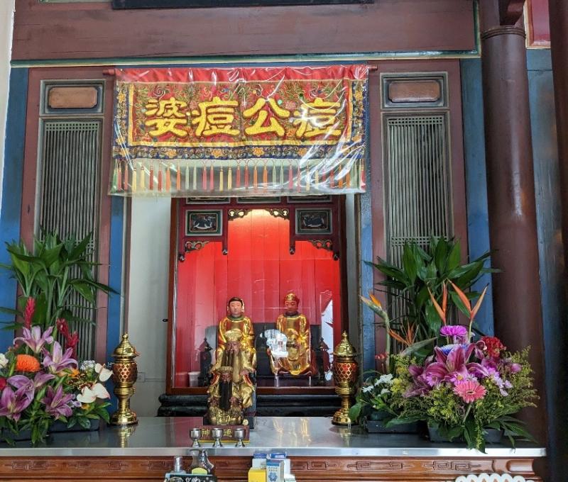 痘公、痘婆像。（照片提供者：英語系碩士班洪善慈、美術系林佳恩）