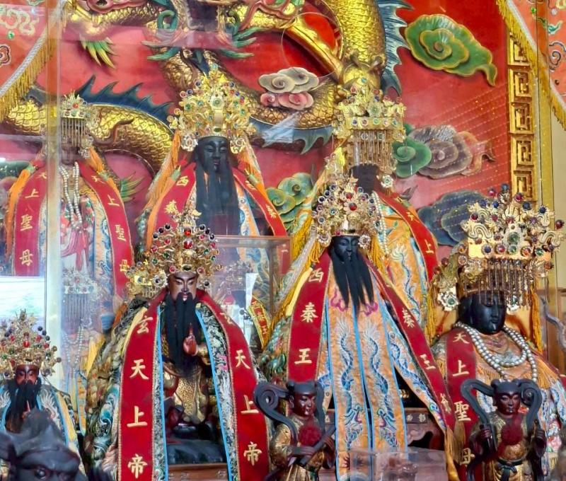 西秦王爺、玄天上帝、天上聖母像。（照片提供者：歷史所吳紹嘉、蔡尚廷）