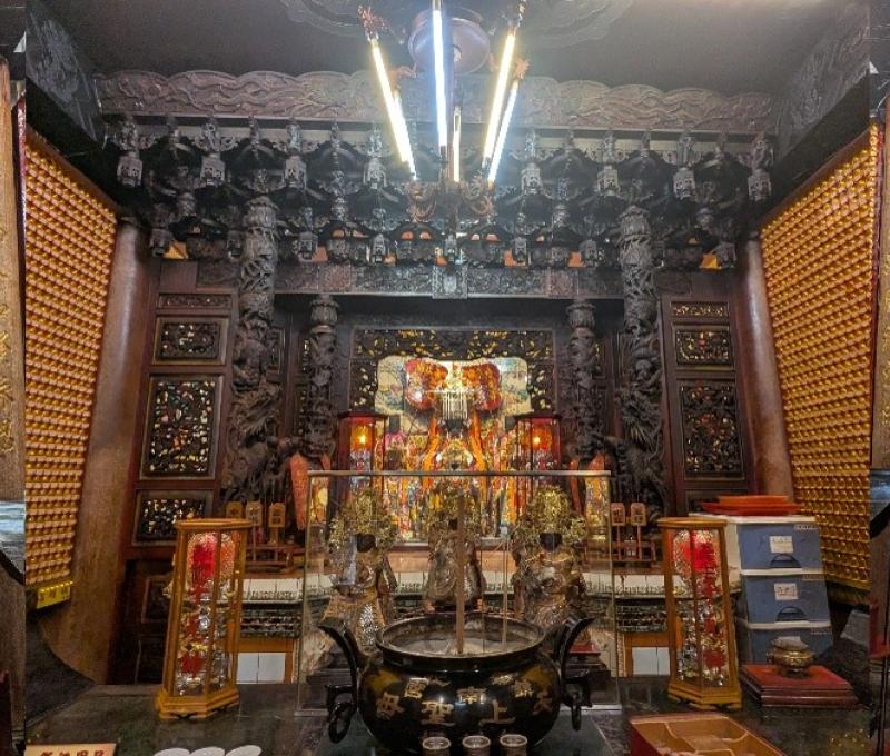 數尊媽祖像、地藏王菩薩像與左右兩側的千里眼、順風耳像。（照片提供者：歷史所吳紹嘉、蔡尚廷）