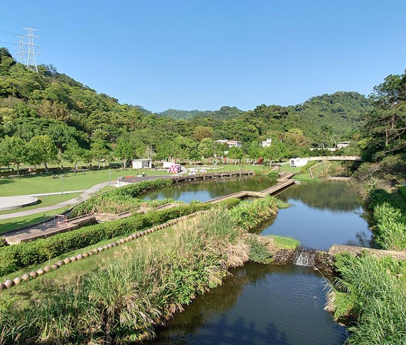 慈湖橋視角之一。照片拍攝者：洪光君 / 拍攝日期：2021/4/6