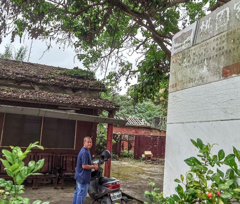 只剩客運站牌上的頭竂城。照片拍攝者：洪光君 / 拍攝日期：2021/4/15