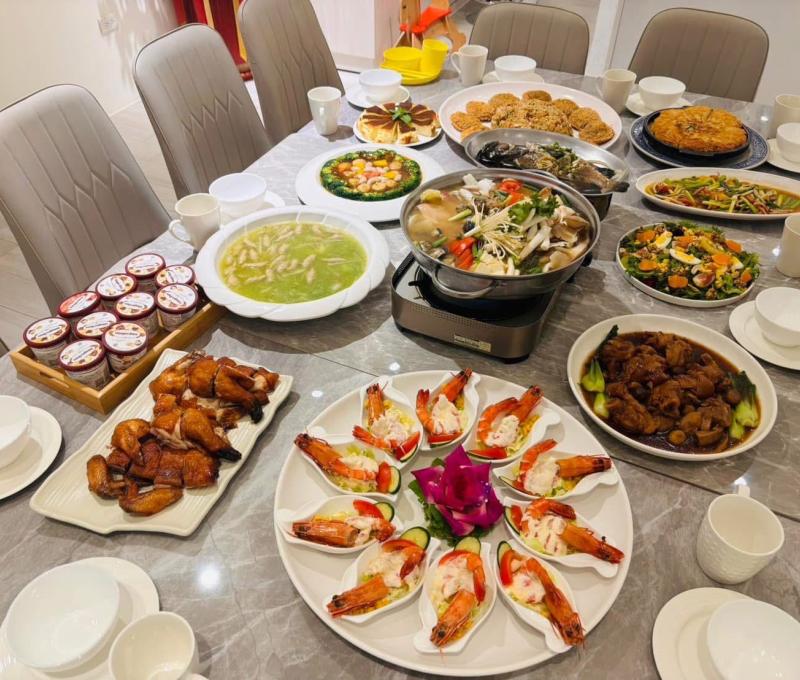晚餐的辦桌料理（照片提供者：黃雯鈴）