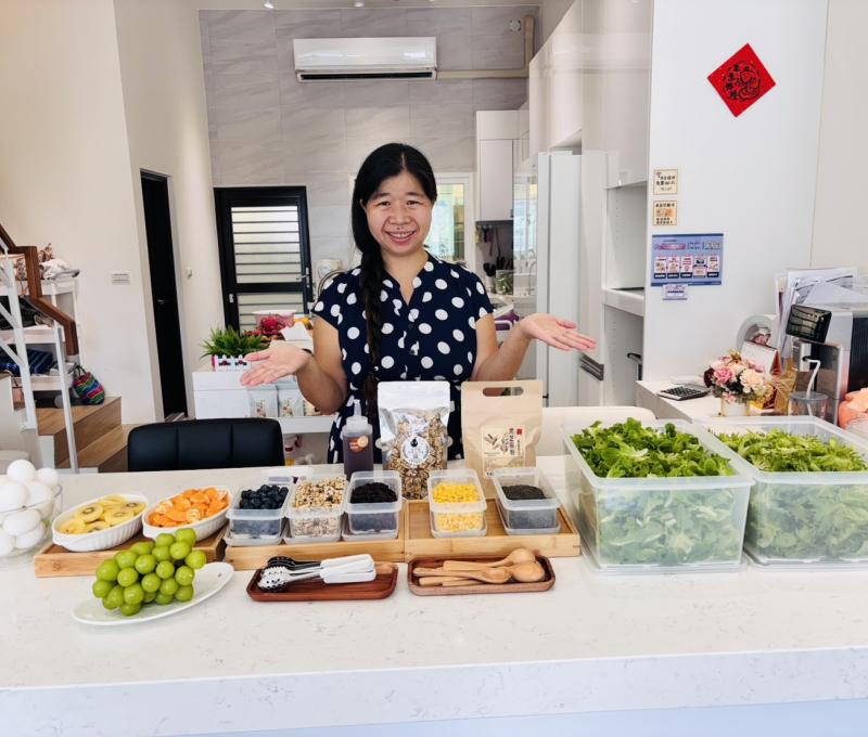 白色小屋民宿及水耕生菜沙拉館女主人黃雯鈴小姐。（照片提供者：黃雯鈴）