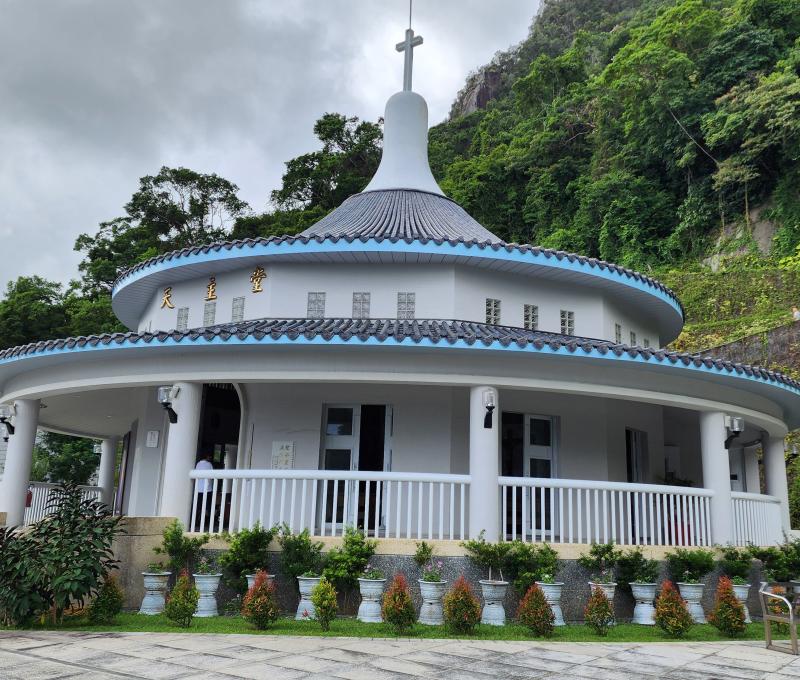 五峰旗瀑布風景區聖母山莊外觀(照片提供者：劉慶適、釋慧緣、蔡嘉朗 / 拍攝日期：2025.10.31)