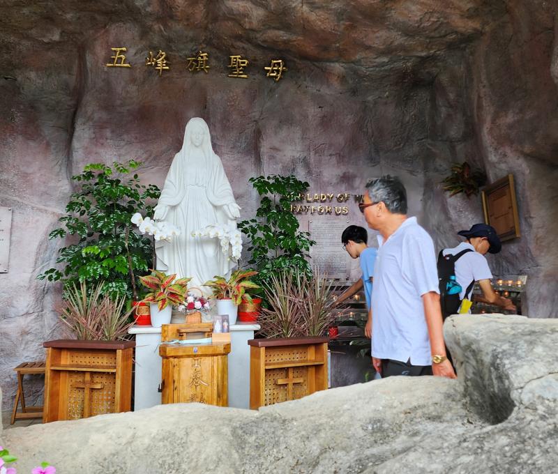 五峰旗瀑布風景區聖母朝聖地(照片提供者：劉慶適、釋慧緣、蔡嘉朗 / 拍攝日期：2025.10.31)