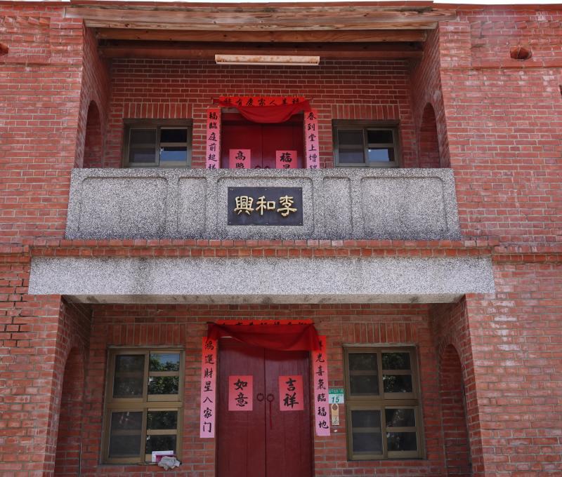 李和興古宅把洪水視為會周期性回訪的鄰居：以抬高正身＋二樓避難＋梁上鋪板的三重保險／資料來源：毛毓翔拍攝（2025年4月23日）。