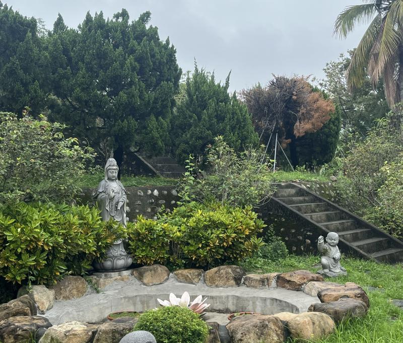 遺址前方的庭園造景（照片提供者：張庭瑜/ 拍攝日期：2026/04/25）