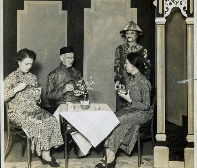 蘭大衛與連瑪玉穿著中國服裝介紹中華文化 照片提供者：彰基文史博物館藏／拍攝年份：1940