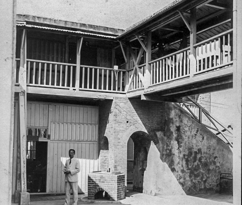 第一代彰化基督教醫院事務辦公室及事務長 照片提供者：彰基文史博物館藏／拍攝年份：1920