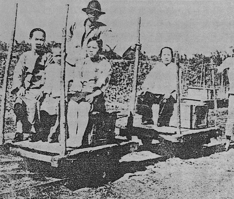 往返於大社與彰化間的台車。典藏者：彰基文史博物館。發佈於《彰基文史博物館文史資料庫》[https://cchhmuseum.org/archive/detail.php?sid=1307] 照片提供者：彰基文史博物館 / 拍攝日期：1920