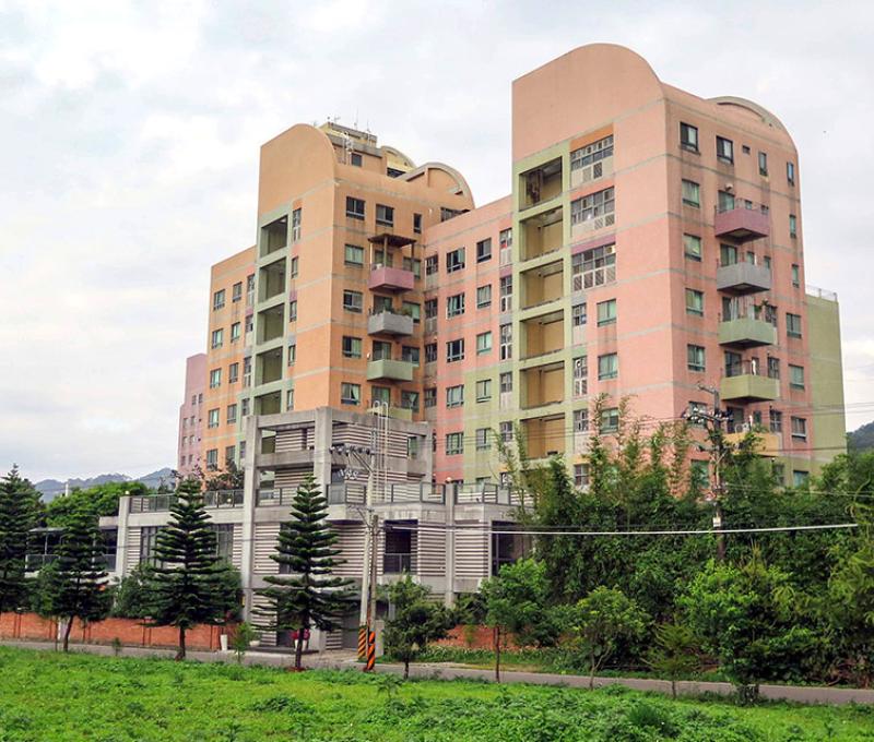 依托邦社區外觀。照片拍攝者：林炯任／拍攝日期：2021/4/24