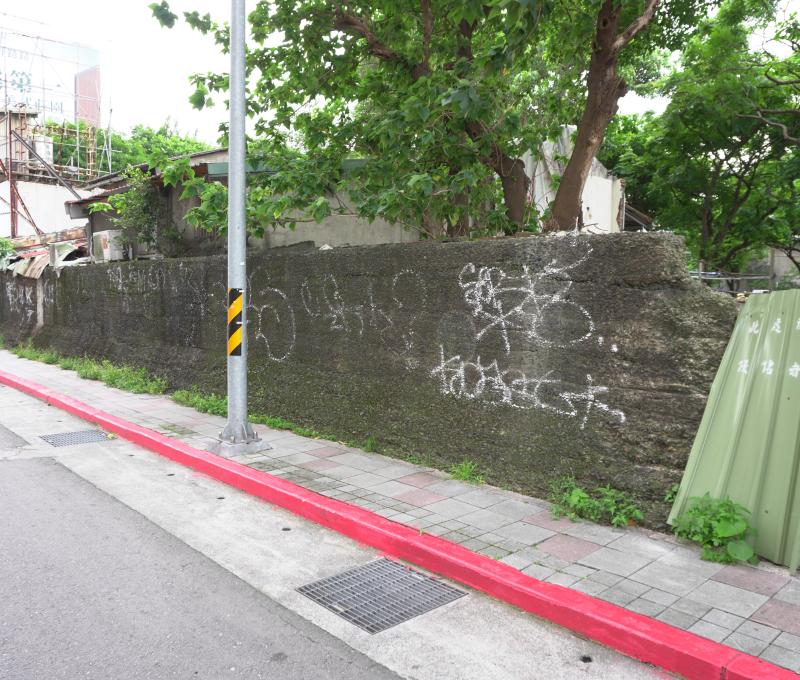 臺北市環河南路二段與桂林路口一帶的日治時期堤防遺跡。(照片提供者：毛毓翔 / 拍攝日期：2025/05/27)