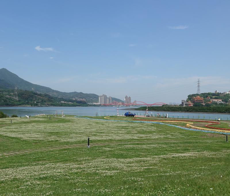 淡水河畔的對望：社子島與觀音山。(照片提供者：毛毓翔 / 拍攝日期：2024/10/21)