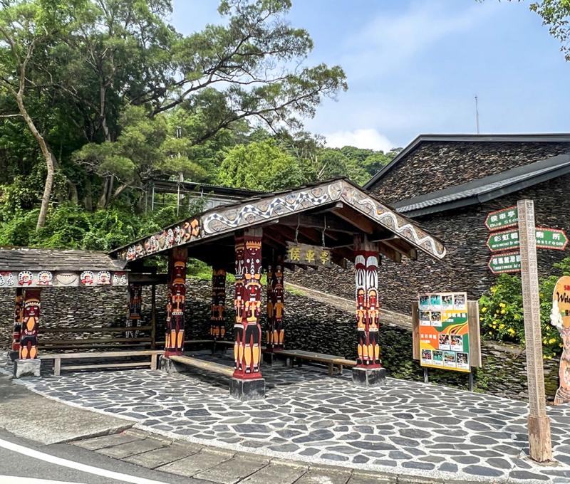 候車亭 Bus Shelter 照片拍攝者：原住民族委員會原住民族文化發展中心 / 拍攝日期：2022