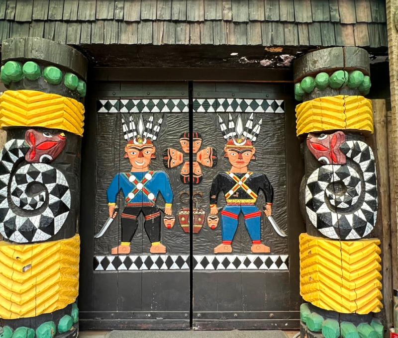 娜麓灣樂舞劇場大門 Theater front door 照片拍攝者：原住民族委員會原住民族文化發展中心 / 拍攝日期：2022