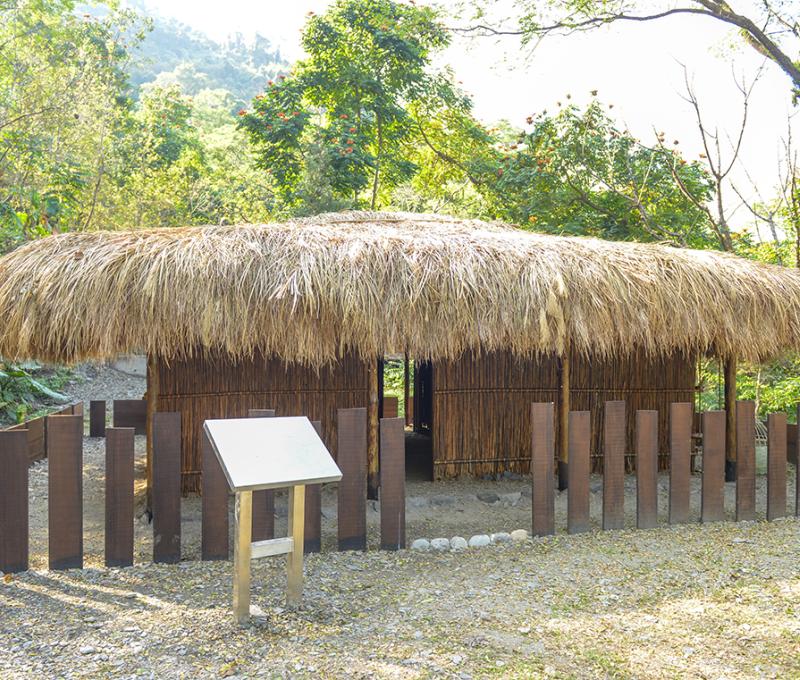 卡那卡那富族傳統家屋 Traditional Kanakanavu Dwelling 照片拍攝者：原住民族委員會原住民族文化發展中心 / 拍攝日期：2022
