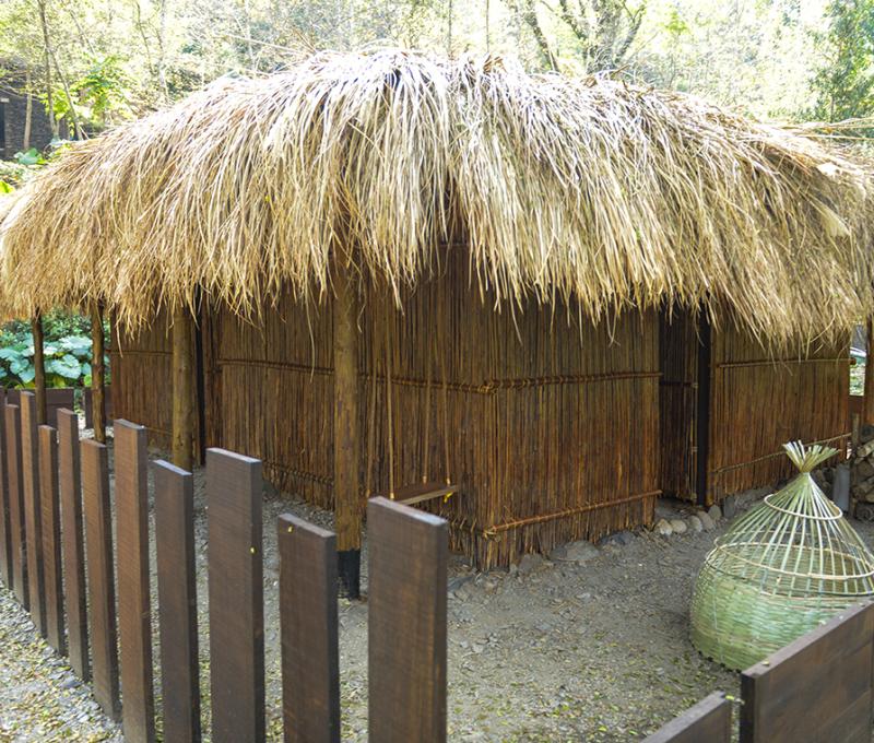 卡那卡那富族傳統家屋 Traditional Kanakanavu Dwelling 照片拍攝者：原住民族委員會原住民族文化發展中心 / 拍攝日期：2022