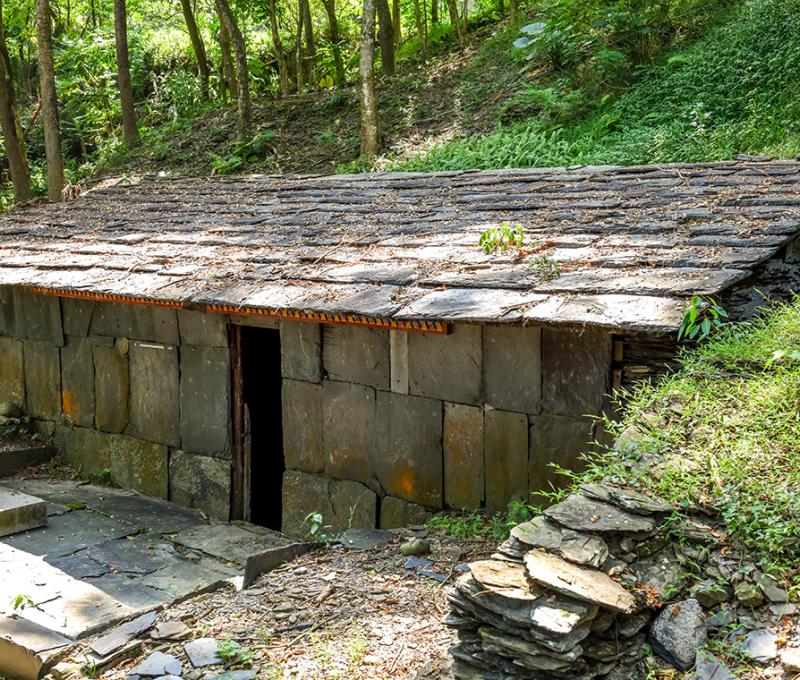 良久社住家 Traditional House in Liangjiu Village 照片拍攝者：原住民族委員會原住民族文化發展中心 / 拍攝日期：2022