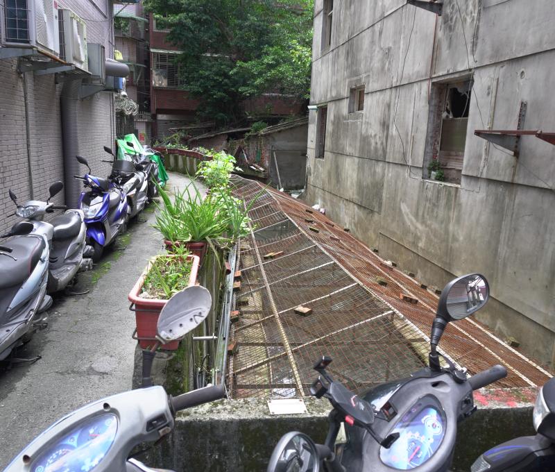 大坪林圳道(新店後街與國校路交叉口巷內)／照片提供者：毛毓翔 / 拍攝日期：2025/05/27