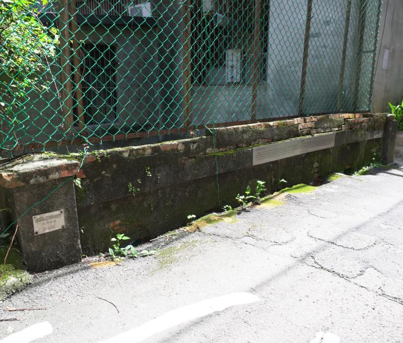 通學橋下見有「大坪林圳」的明暗渠遺跡。／照片提供者：毛毓翔 / 拍攝日期：2025/05/27