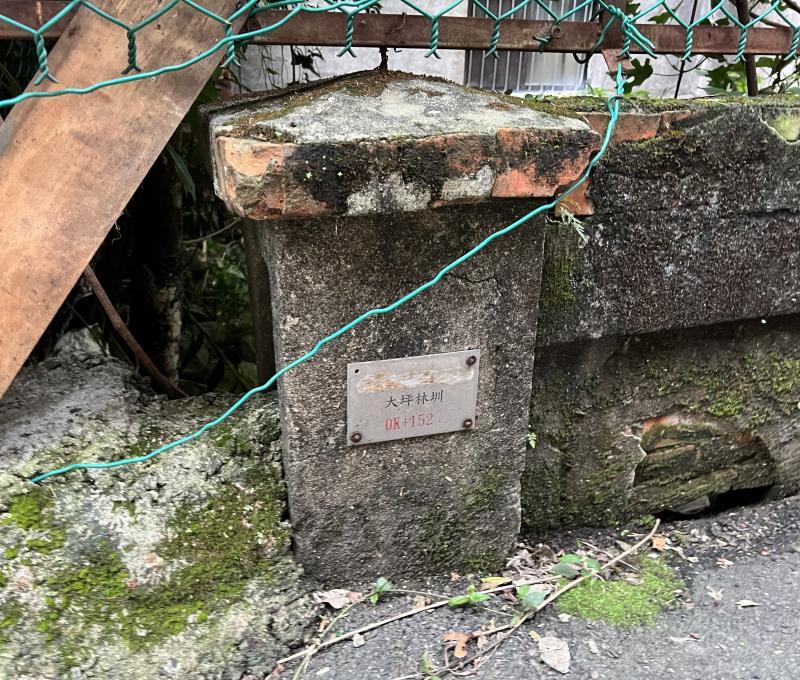 巷下橫跨著「大坪林圳」的明暗渠遺跡。／照片提供者：毛毓翔 / 拍攝日期：2025/05/27