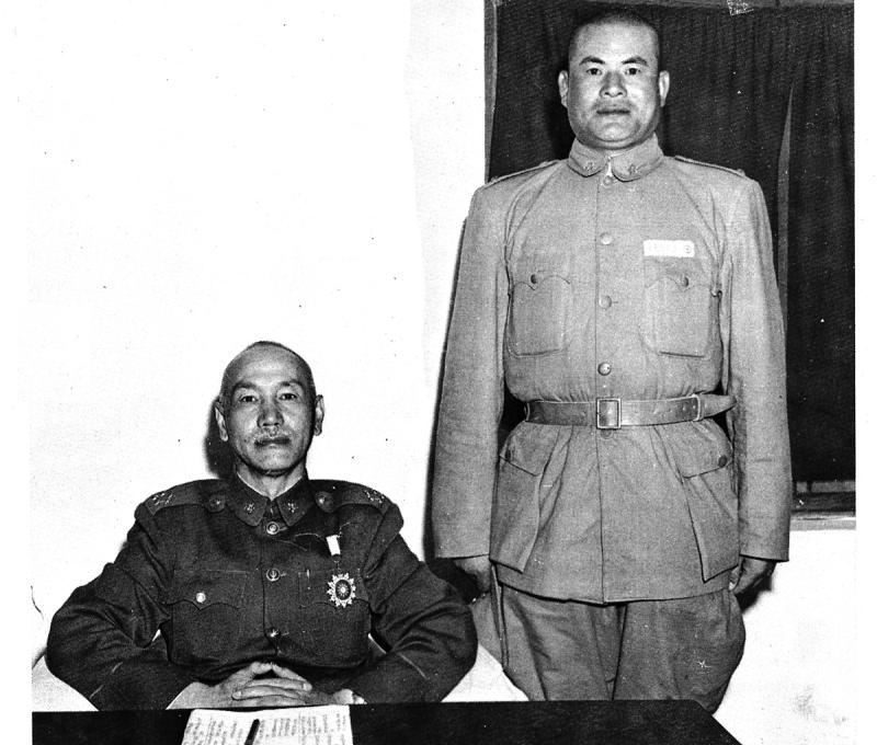 1945年抗日英雄高芳先赴南京，接受蔣委員長召見表揚。(翻攝：高芳先先生紀念集)