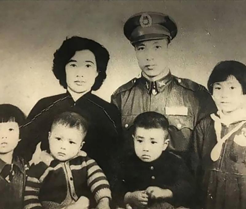 張建玉、遲維屏夫婦用心撫育四名子女。(照片提供：張曼麗)