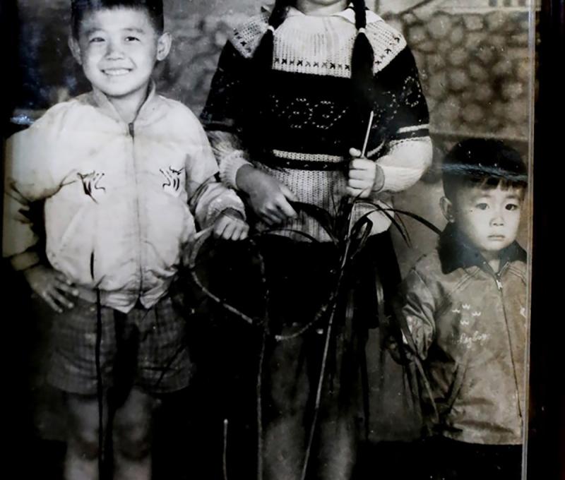 劉小華上有兄長，撤退時留在山東讓爺姥照顧。(照片提供：劉小華)