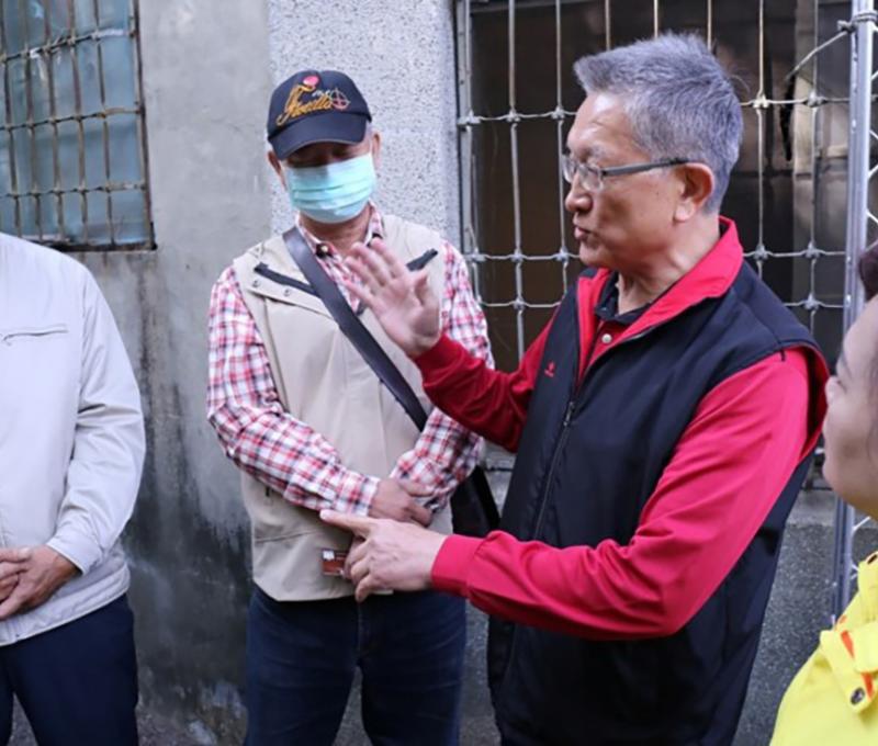 沒上船的家眷嚎哭跳海，逃難景況十分淒慘！(照片提供：楊秋蘋)