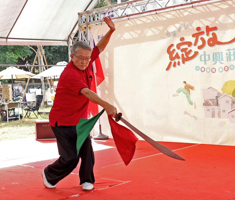 113年元月中興莊舉辦故事特展，王光遠應邀表演。(照片提供：楊秋蘋)