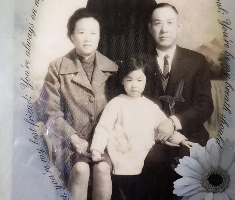 父親許方興退伍後每天騎單車到台鳳工廠擔任警衛。(照片提供：許廷瑞)