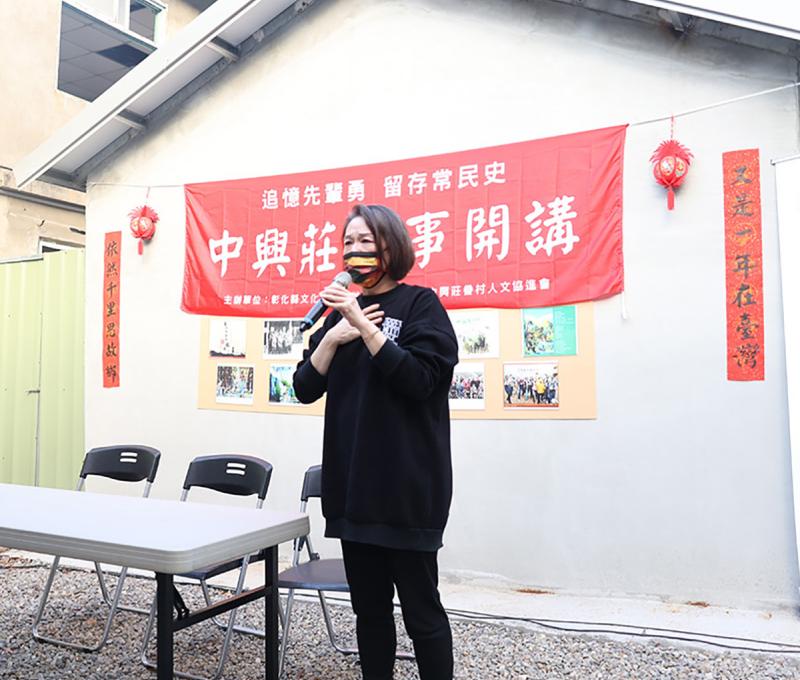 許廷瑞訴說父母堅韌的精神歷歷在目。(照片提供：楊秋蘋)