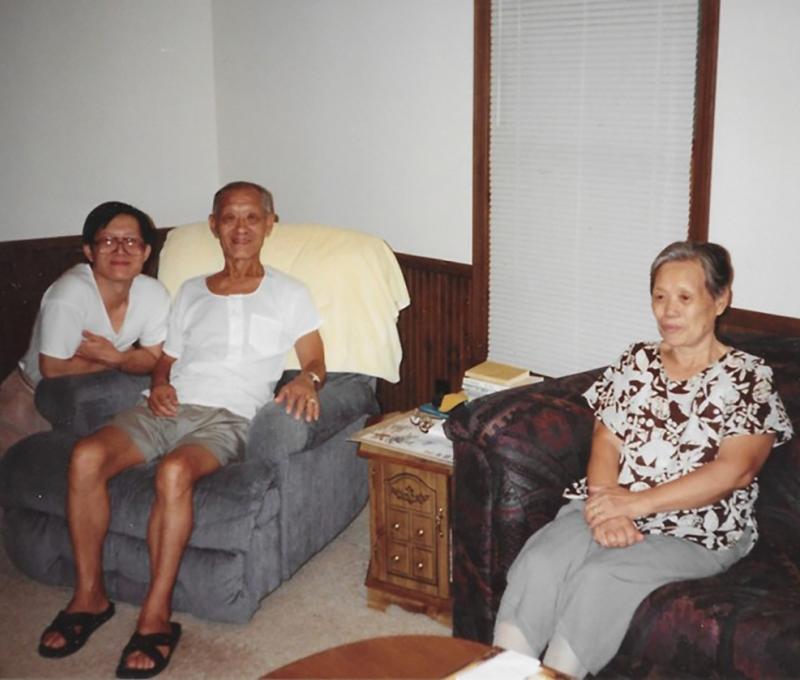 父親陳象柯。母親紀翔1995年曾到美國探望博士兒子，離別時相擁而泣。(照片提供：陳文政)