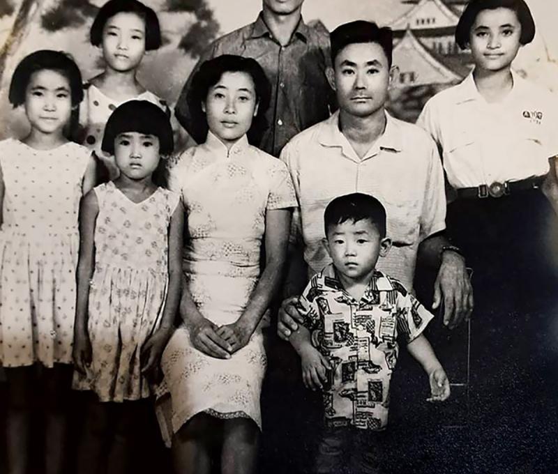 劉美英初中暑假到台鳳工廠打工賺學費，曾經兩度昏倒卻不放棄。(照片提供：劉美英)