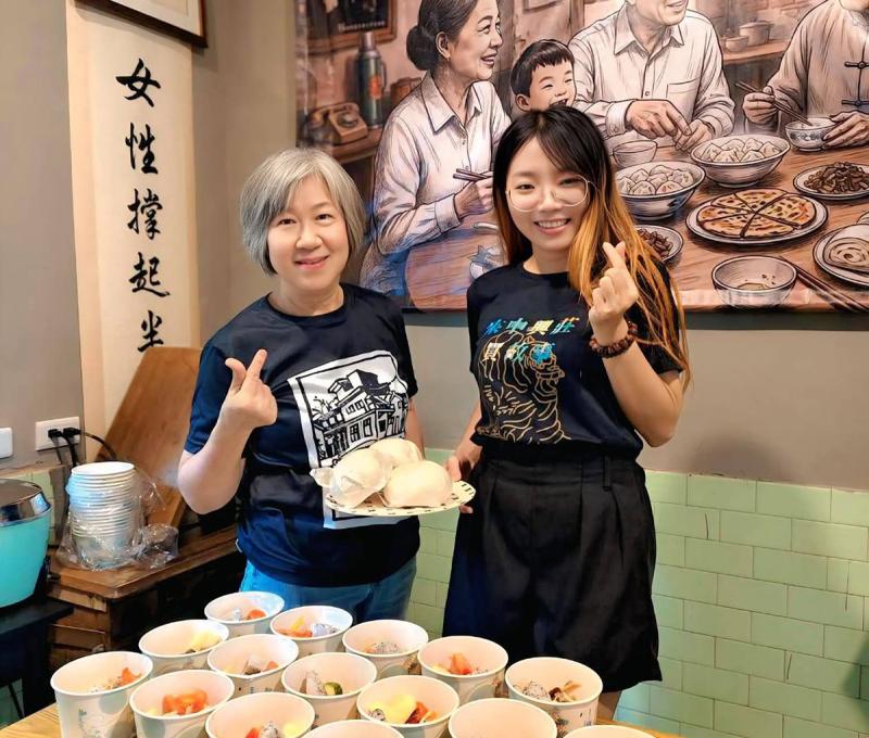 中興莊志工培力中心以「女性撐起半邊天」為主題。(照片提供：楊秋蘋)