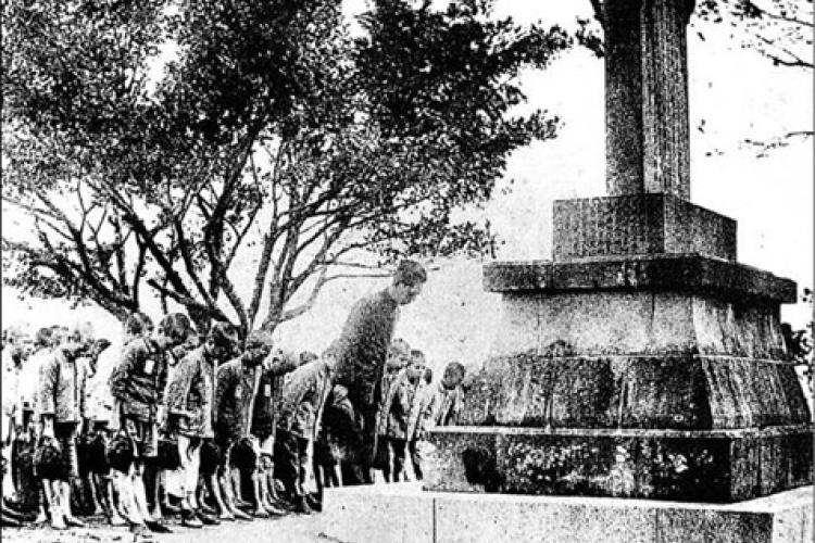 15鳶山公園表忠碑