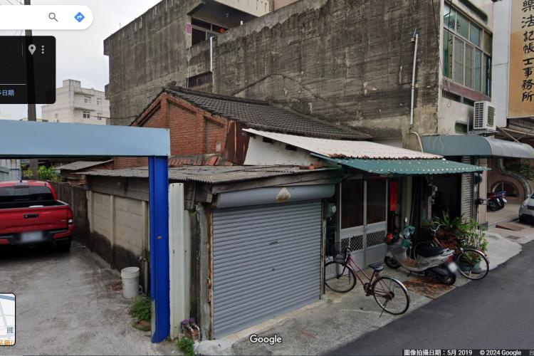 清木屋斜對面樂法記帳代書旁平房前