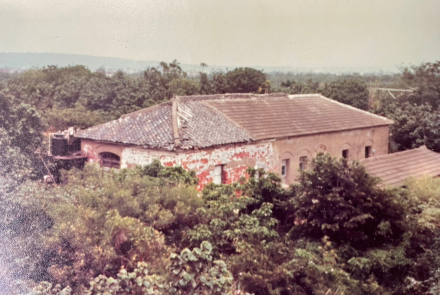 11 淡水稅關舊港出張所/(拍攝者: 劉欽煌, 約1970年代)
 11 The Danshui Customs Jiu-Gang Branch Office/ Photographed by Liu Qinhuang, circa 1970s